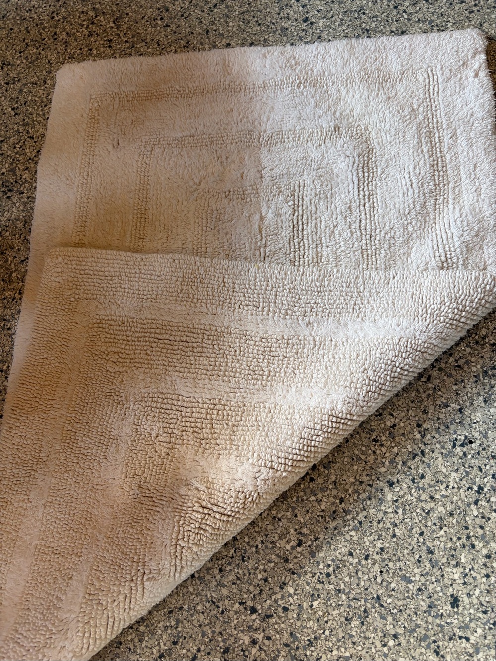 white Textured Cotton Bath Rug - Picture 4 of 5